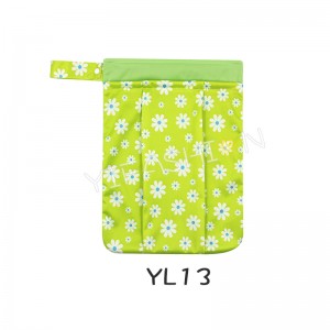 YIFASHION BABY 1pc Hanging Wet/Dry Diaper Tote Bags with 2 Zippered (Daisy Prints) YL13